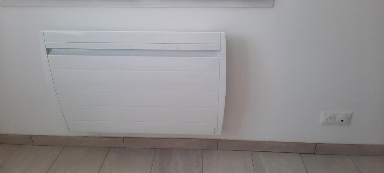 Studio Parking Gratuit Sur Place Claye Souilly Bagian luar foto
