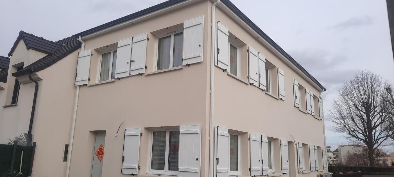 Studio Parking Gratuit Sur Place Claye Souilly Bagian luar foto