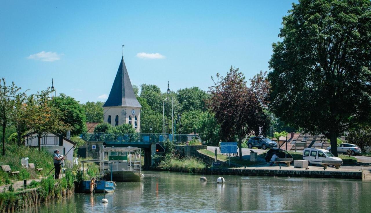 Studio Parking Gratuit Sur Place Claye Souilly Bagian luar foto